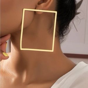 Square stud earrings